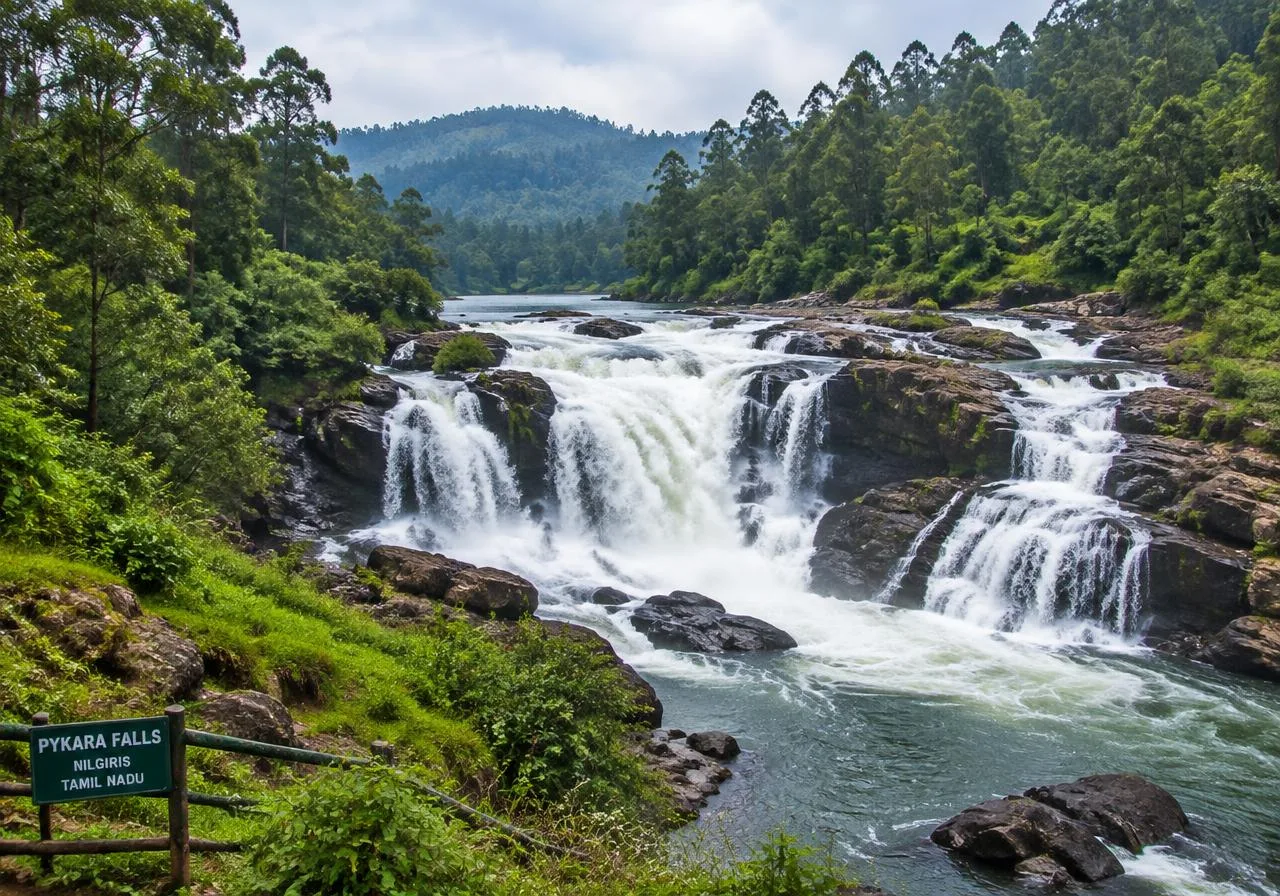Pykara — Waterfalls, lake scenery and pine forests